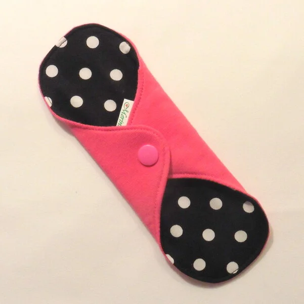 mosható betét - fehér pöttyös magenta belső